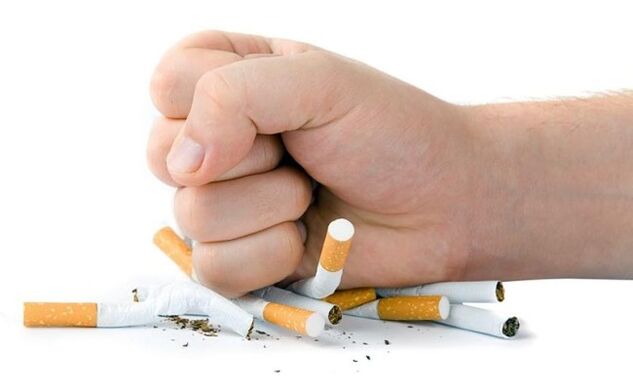 mit dem Rauchen aufhören, um Nackenschmerzen zu vermeiden