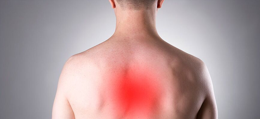 Schmerzen sind das Hauptsymptom der thorakalen Osteochondrose. 